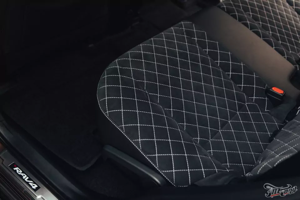 Предпродажная подготовка Toyota RAV4 в отделе детейлинга